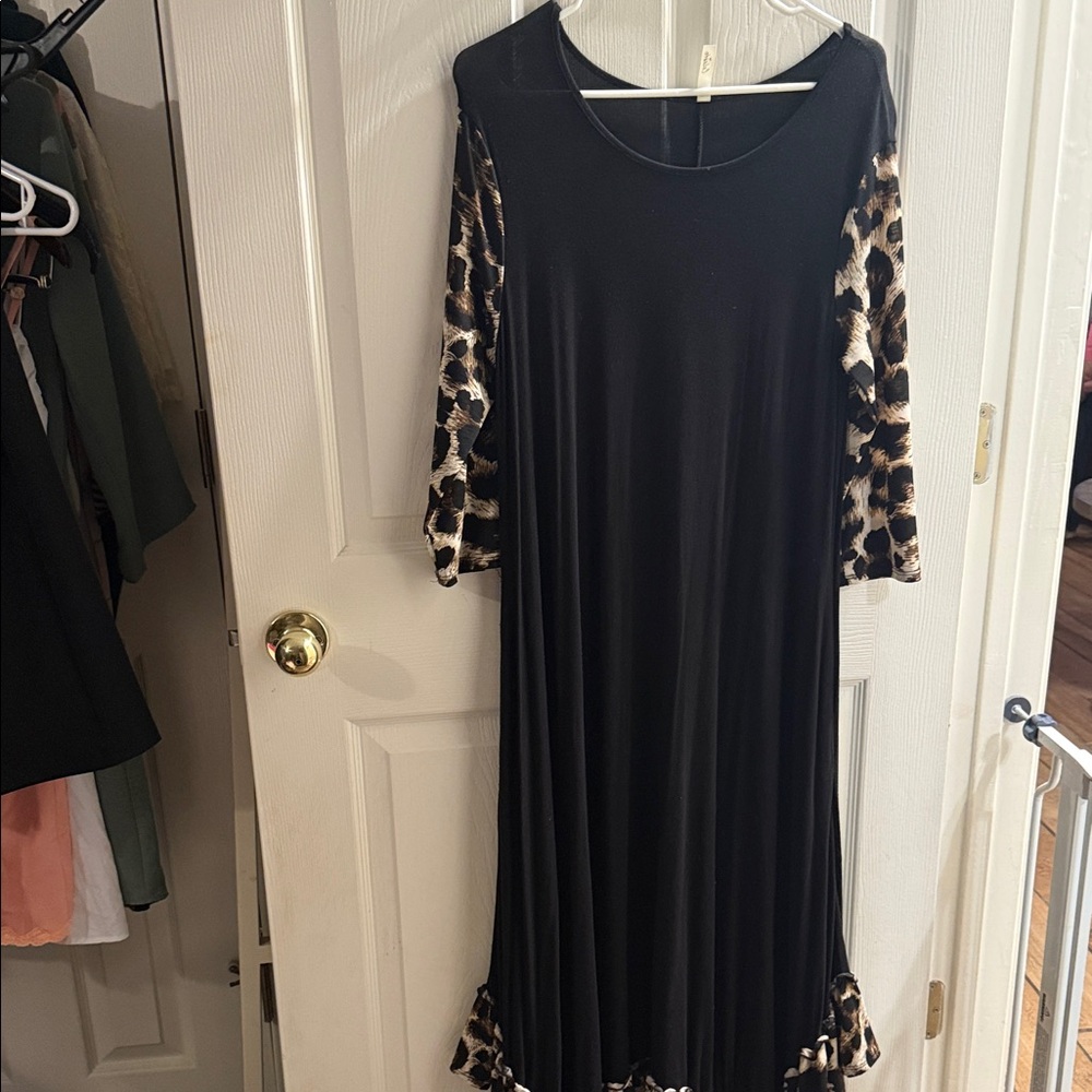 Black Long-Sleeve Dress with Leopard-Print Sleeves and Hem Accent